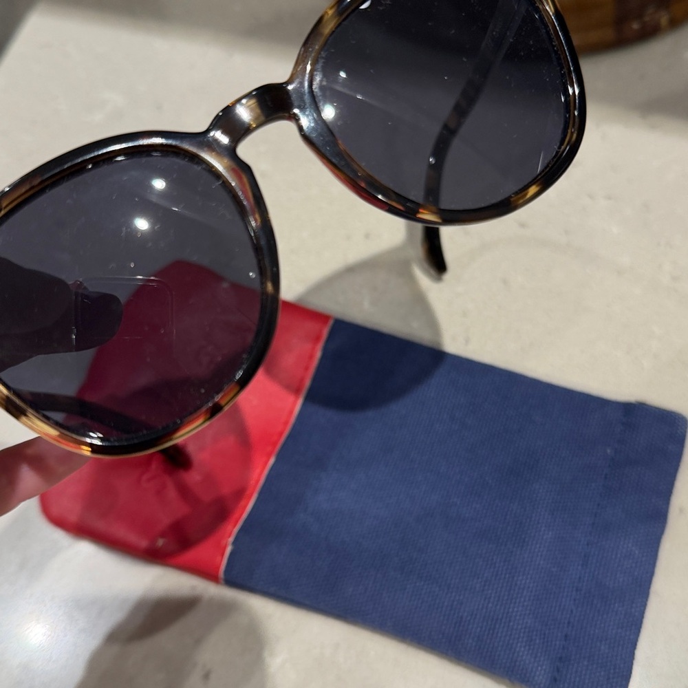 Le Specs Brown Tortoise Sunglasses - Picture 4 of 4